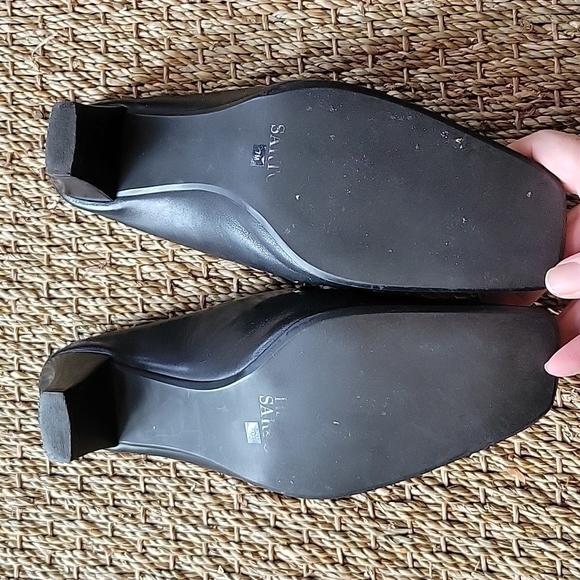Franco SARTO black leather heeled slip on shoe Size is 7M Very good condition. - Picture 4 of 8